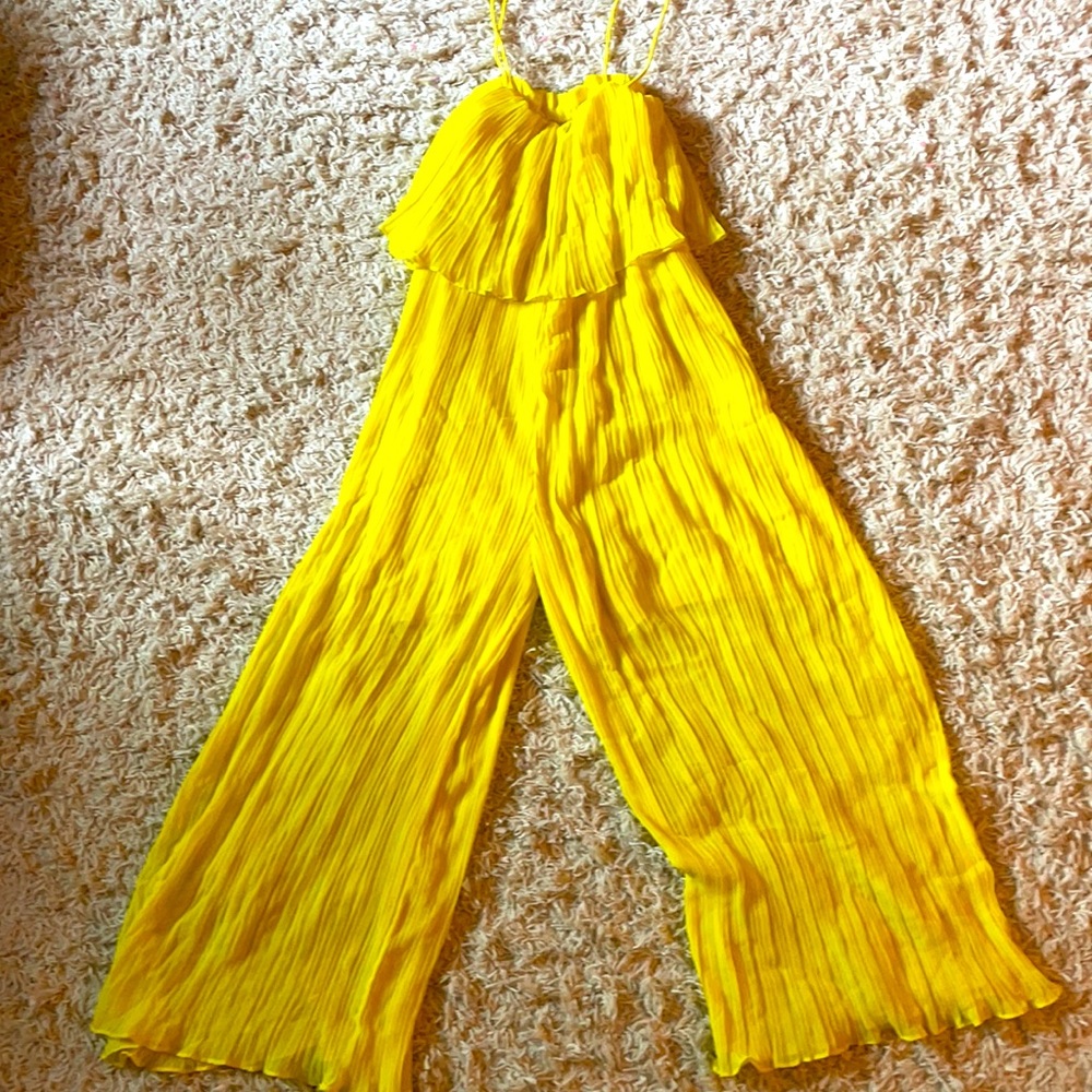 Wide leg, loose yellow jumpsuit